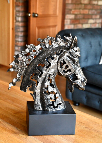Horse head sculpture - sculpture, metal
