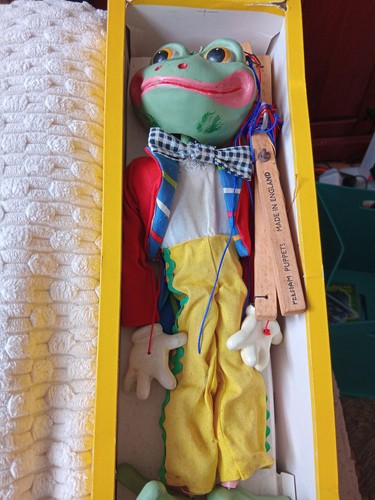 Pelham puppet frog in - pelham,