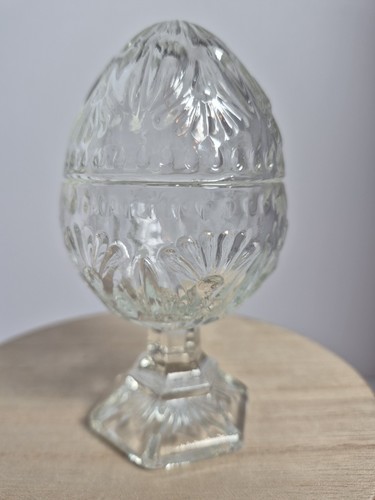 Glass lidded egg - lidded, shape