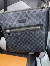 Gucci GG Supreme Messenger