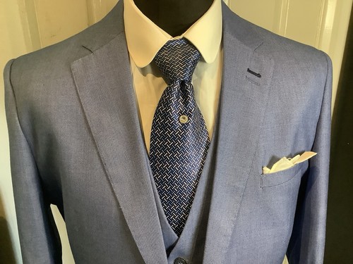 Mens three piece - suit, light