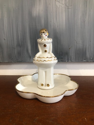 Empty white porcelain pocket - empty,