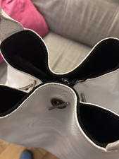 Tod's Leather handbag in excellent condition 100% Genuine Tod's,white colour.