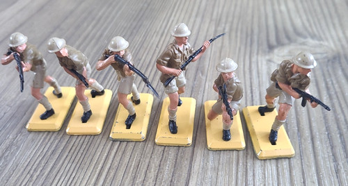 Britains deetail toy soldiers - britains,