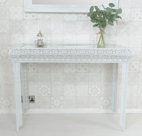 White embossed metal glass - white,