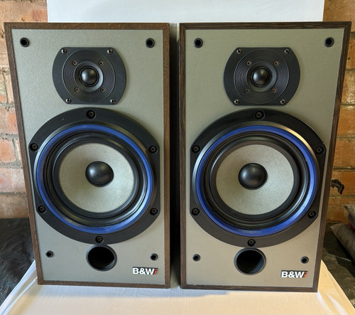 Dm110 bookshelf speakers - b&w,