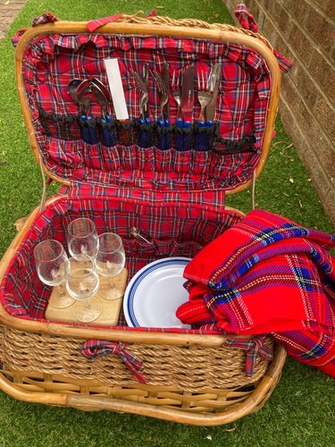 Wicker picnic hamper - , basket