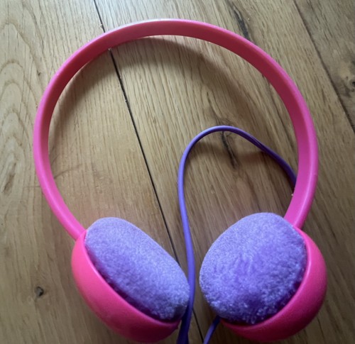 Retro vintage ear - on,