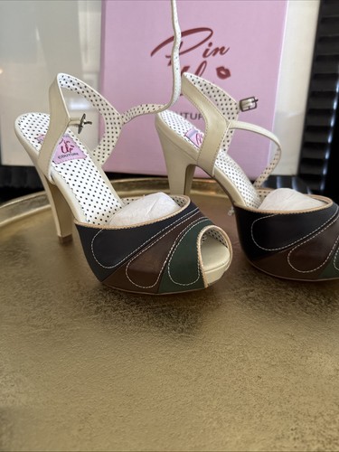 Pin couture women - up, women's