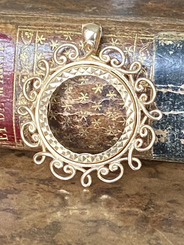 9ct gold half sovereign - gold,