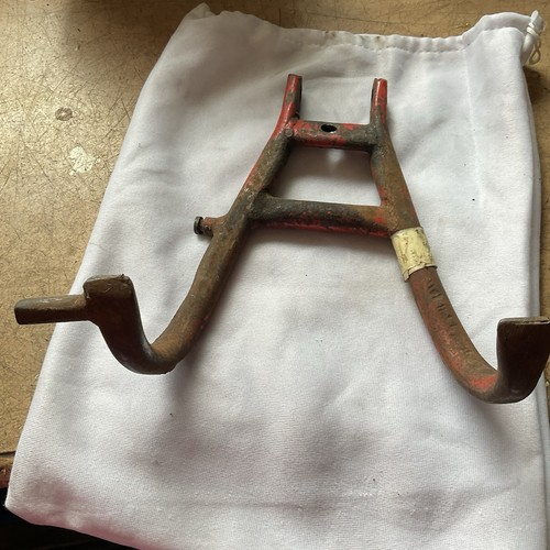Centre stand for motobi - centre,