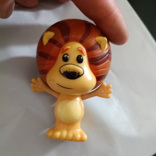 Raa the noisy - lion, action