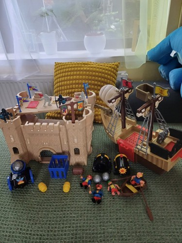 Redbox castle and pirate - castle,