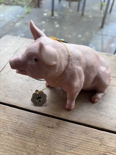 Fine porcelain pig - fine,