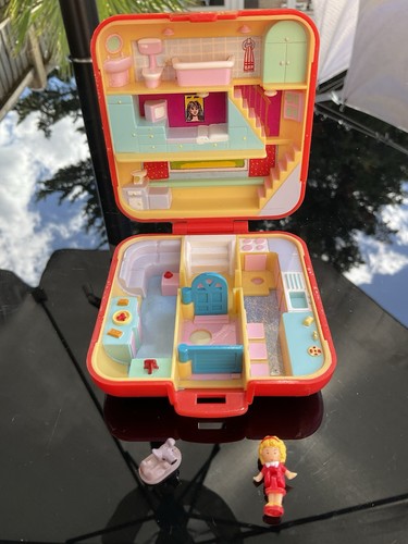 Red vintage polly pocket - red,