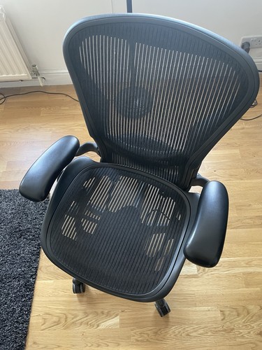 Herman miller aeron chair - miller,