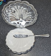 Vintage  Hinged Clamshell