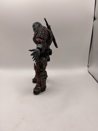 Neca gears war locust - 2,