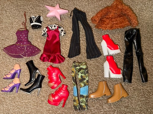 Bratz doll bundle - , clothes