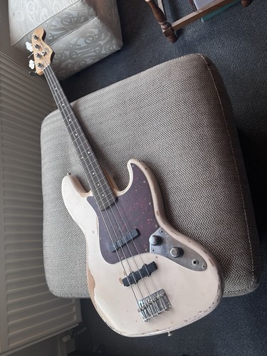 Fender guitars flea - flea, jazz