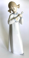 Lladro GIRL WITH GUITAR -