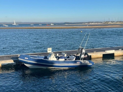 Rigid inflatable boat