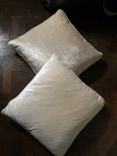 2 X Laura Ashley Nigella