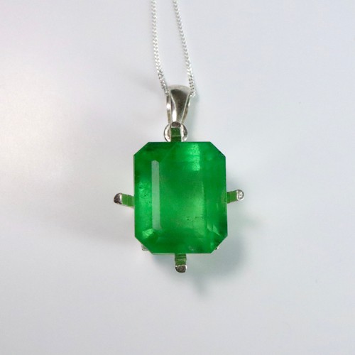 6ct natural vivid green - natural,