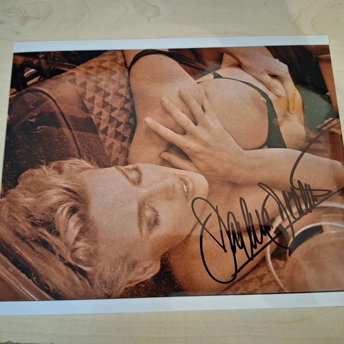 James bond daphne deckers - james,
