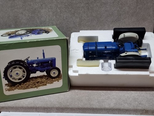 Universal hobbies fordson - hobbies,