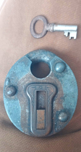 Antique lever iron padlock - 4,