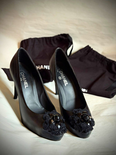 Authentic chanel black - authentic, leather