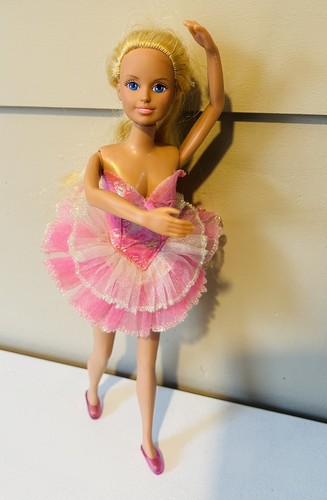 Sindy doll magic - magic, moves