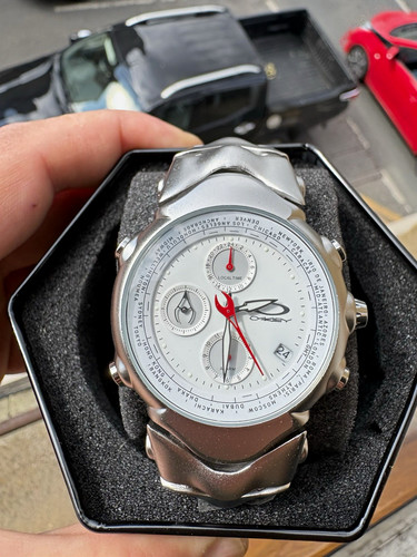 Oakley gmt quartz watch - watch, date