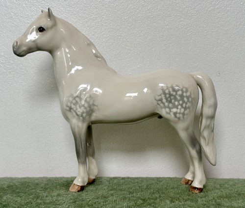 Beswick welsh mountain - welsh, pony