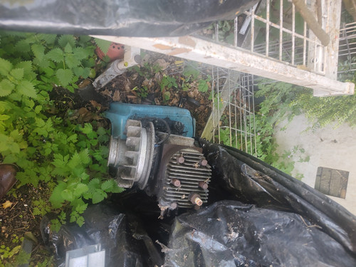Green metal lawn mower axle - green,