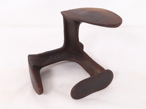 Vintage titan cast - vintage, iron