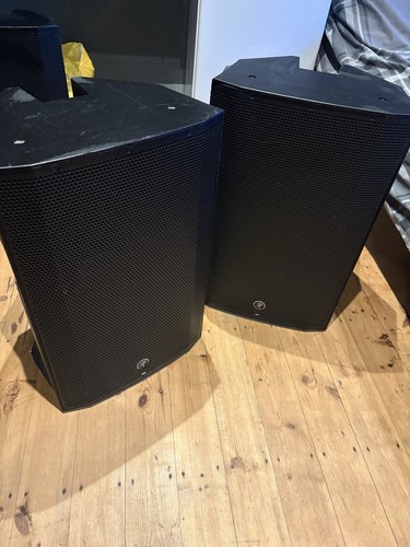 Mackie thump loud speaker