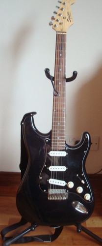 2004 black squier strat - black,