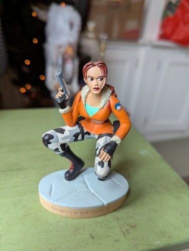 Lara croft figure 15cm - lara,