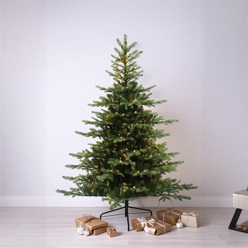 Pre lit realistic christmas - realistic,