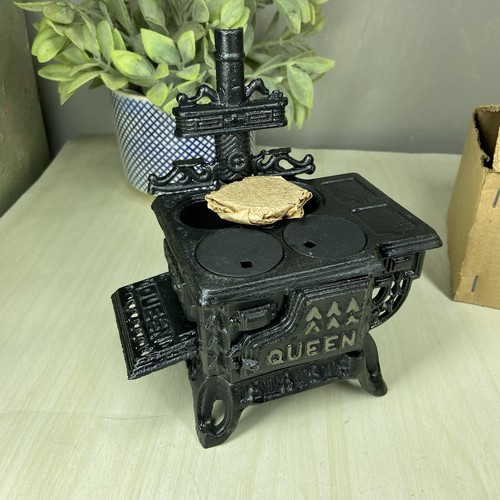 Vtg queen cast iron miniature - cast,