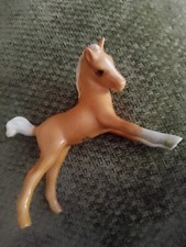 VINTAGE BESWICK FOAL PALOMINO GLOSS SMALL STRETCHED LEGS FACING RIGHT MODEL 815 
