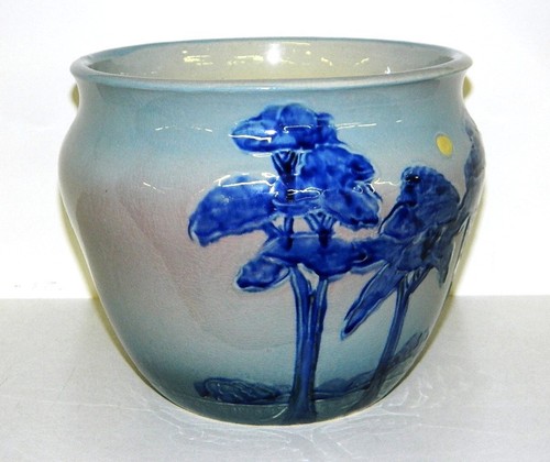 Vintage weller vase - **,