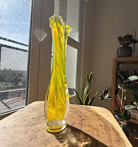 Thick yellow glass single - glass, stem