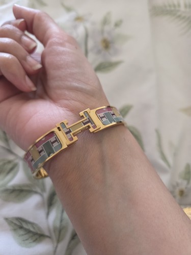 Gold tone multicolour enamel - gold,