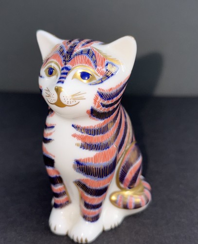Royal crown derby - derby, tabby