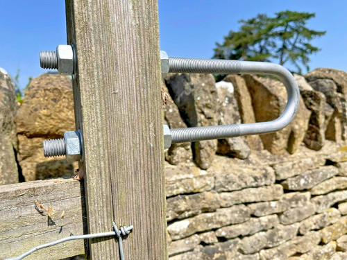 Double leg gate - , striker