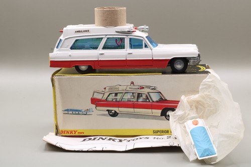 Dinky toys 267 cadillac - dinky,