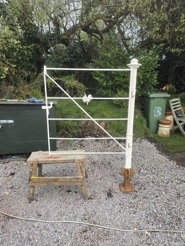 Cast pillar and estate - cast,